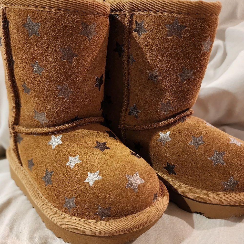 Size 6 toddler tan uggs nwot